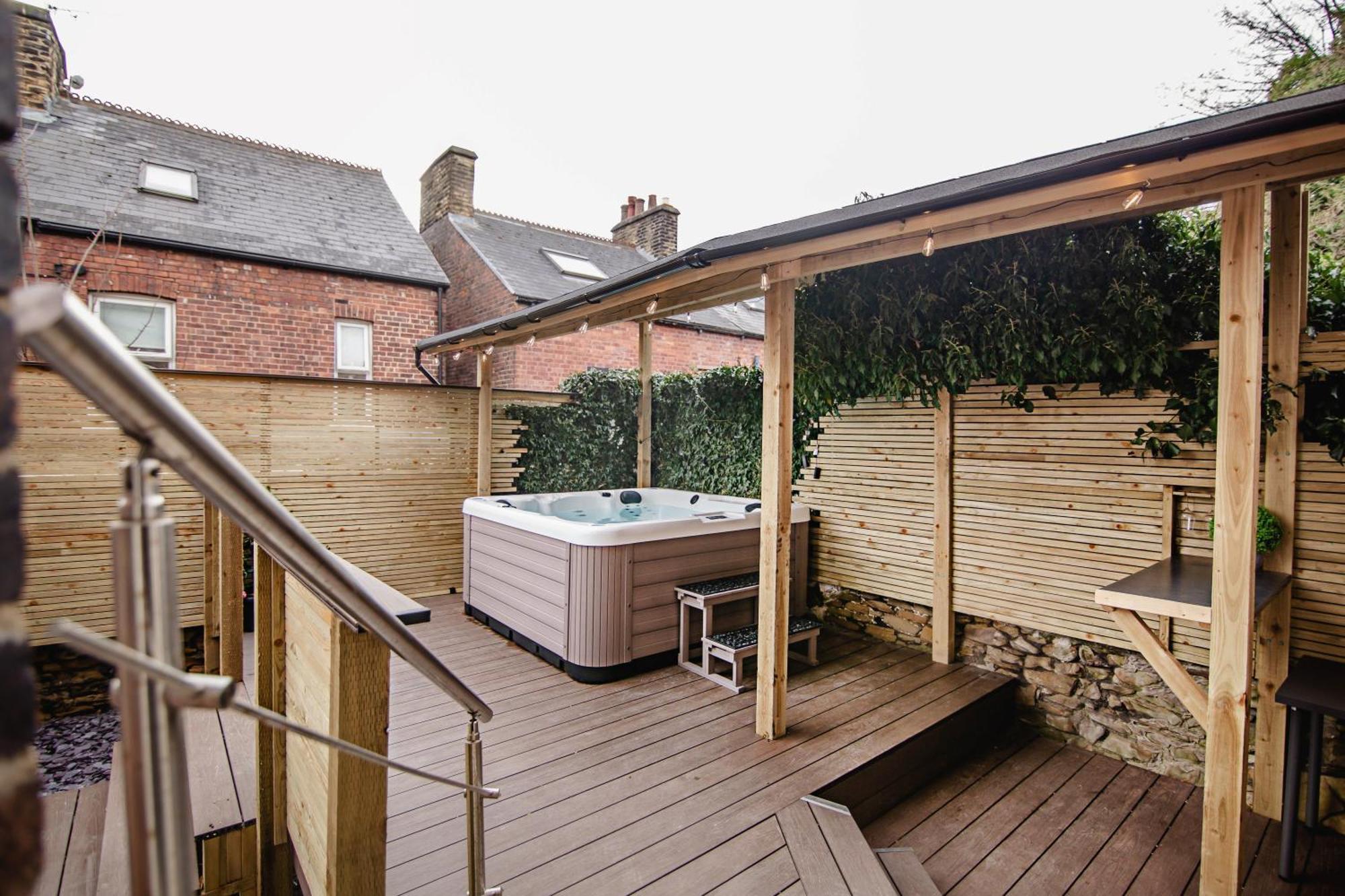 Modern Central Luxury Home With Hot Tub Sauna 11Ppl เชฟฟิลด์ ภายนอก รูปภาพ
