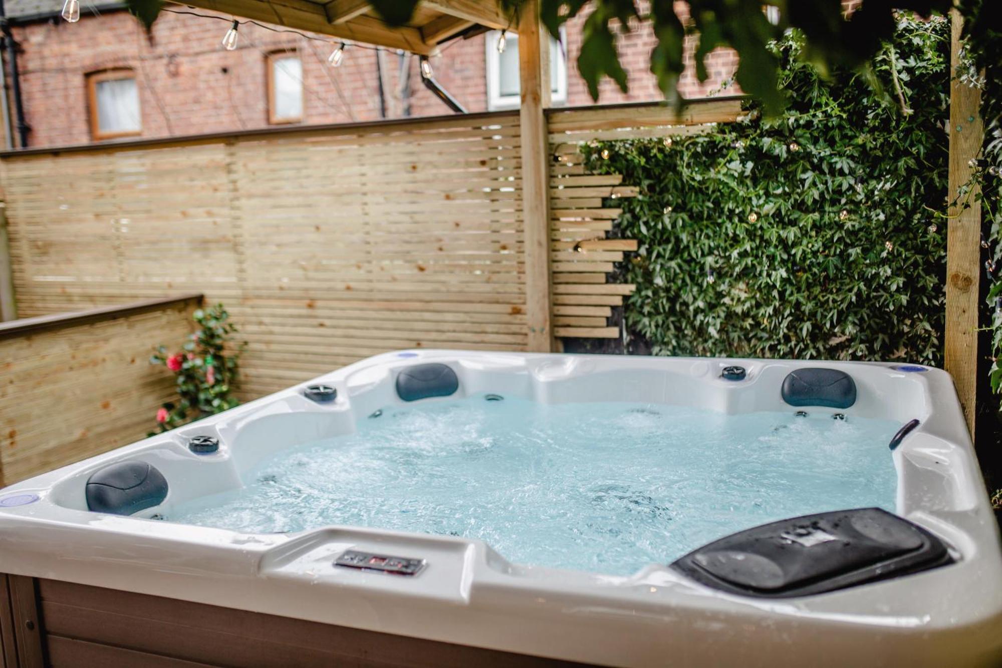 Modern Central Luxury Home With Hot Tub Sauna 11Ppl เชฟฟิลด์ ภายนอก รูปภาพ